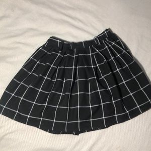 Black squared skirt